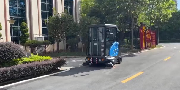 迎接夏天，容恩掃地車助您戶外清涼作業