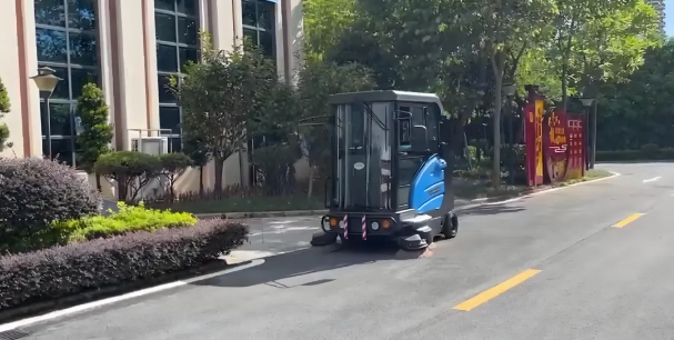 迎接夏天，容恩掃地車助您戶外清涼作業