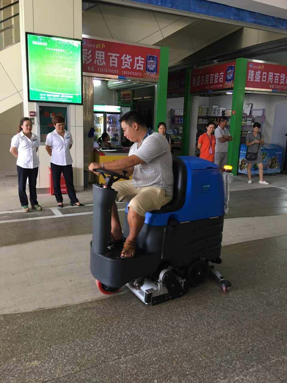 容恩掃地機 環衛清潔新武器