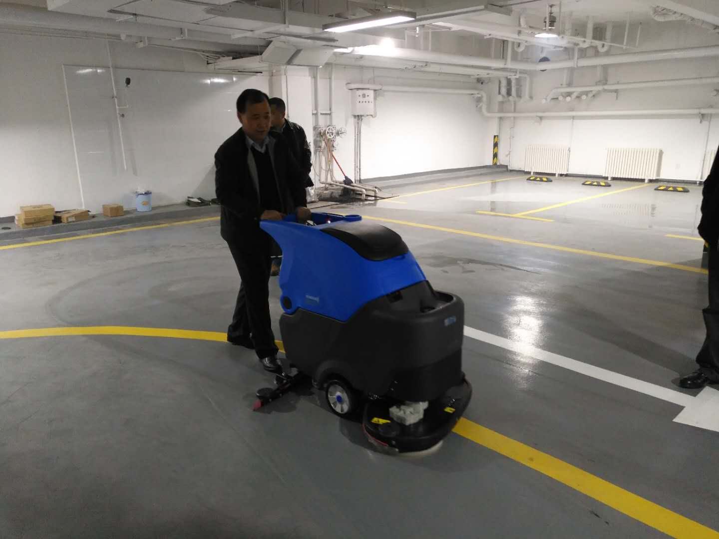 電子生產行業專用的全自動洗地機使用效果怎么樣？