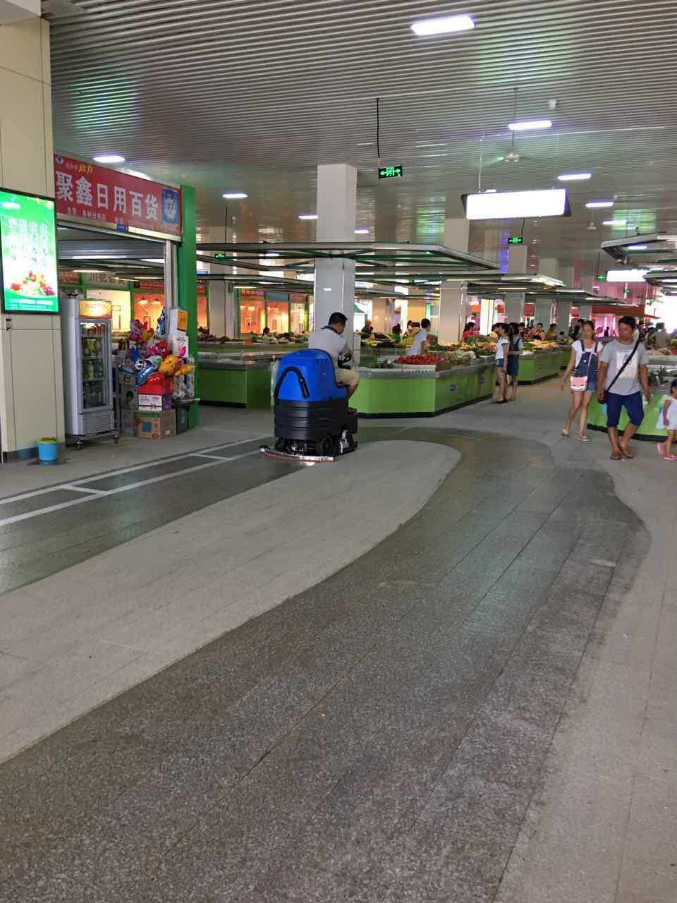 駕駛式洗地機對清潔劑的選擇有什么要求嗎