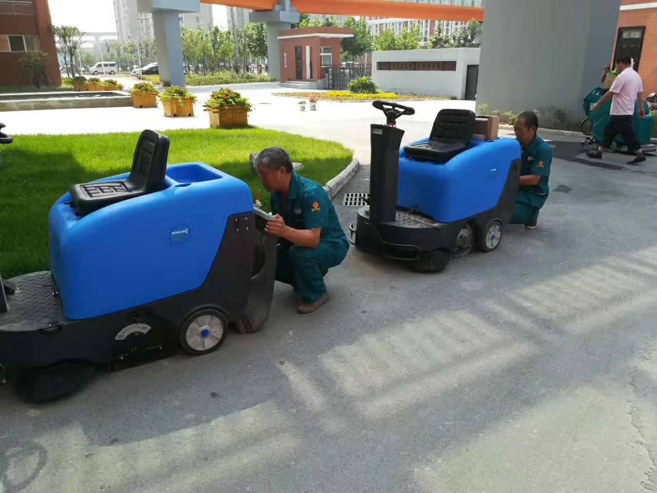 工廠車間電動手推清掃車該怎樣做日常維護？