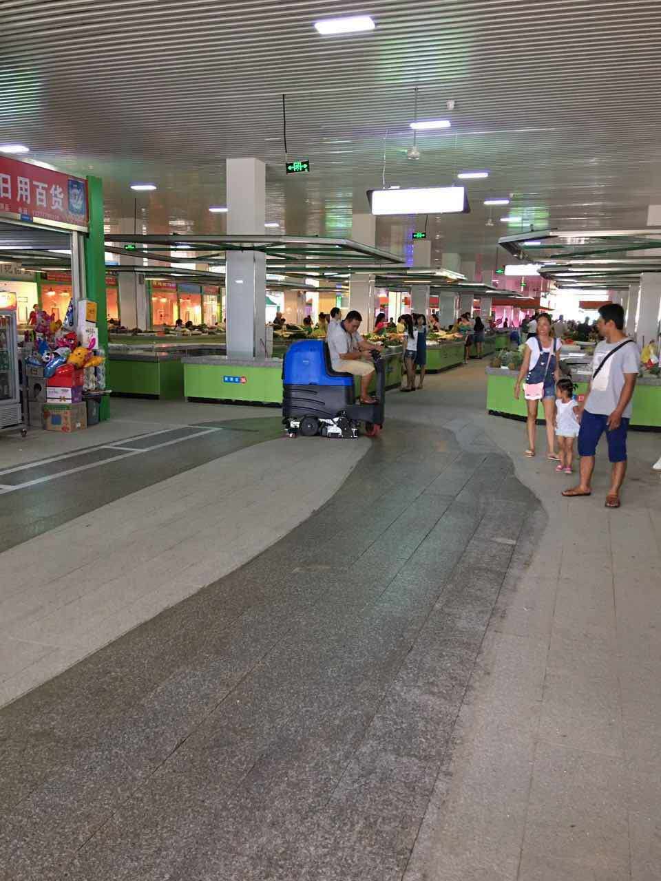 駕駛式洗地機的電瓶多長時間更換一次，大約多少錢？