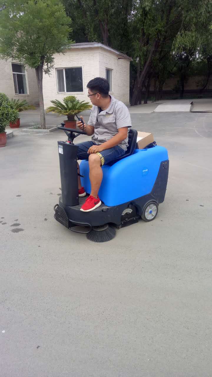 容恩清掃車 環衛清潔新武器