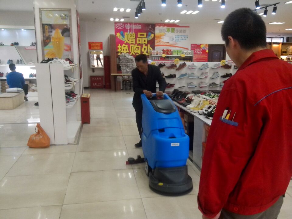 全自動(dòng)洗地機(jī)，容恩價(jià)格更合理