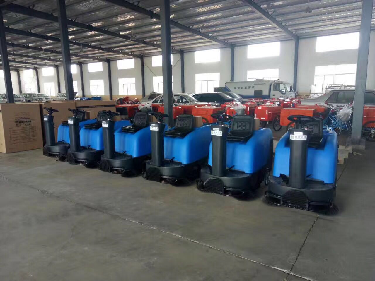 駕駛式掃地車隨處可見，那它到底有什么優(yōu)勢?