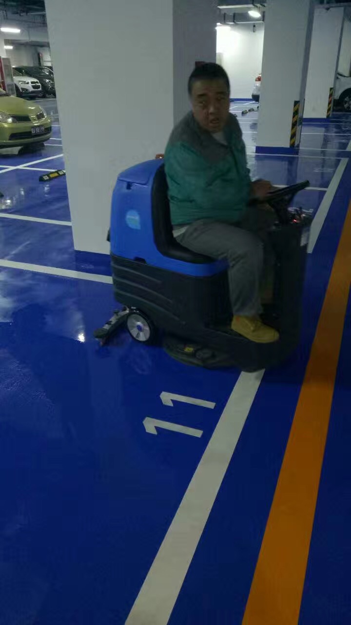 地下停車(chē)場(chǎng)為什么要用駕駛式洗地機(jī)？