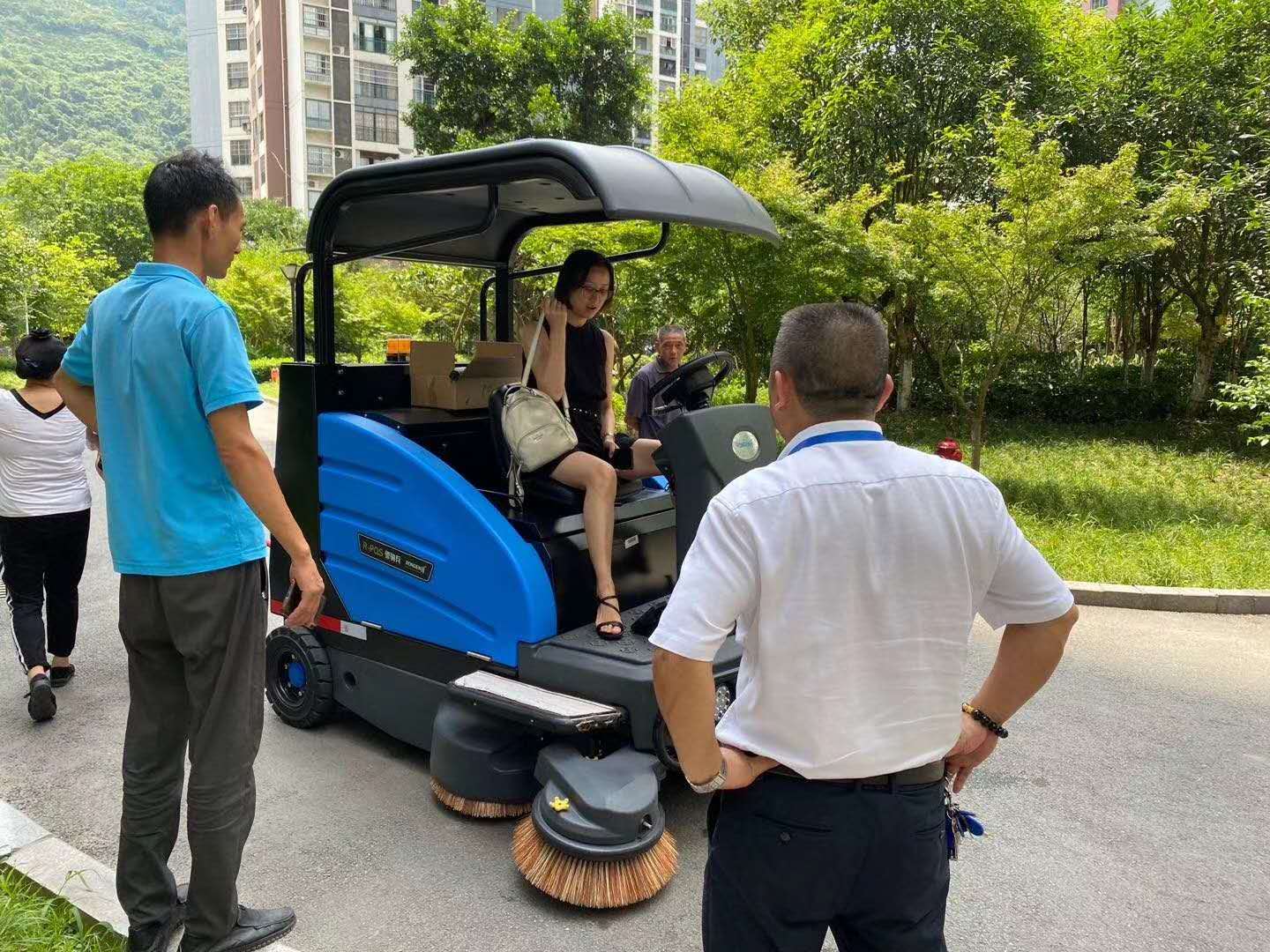 為什么要買掃地車？