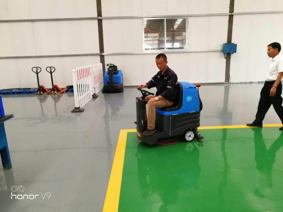 洗地車充滿電能用多長時間？真的沒那么簡單