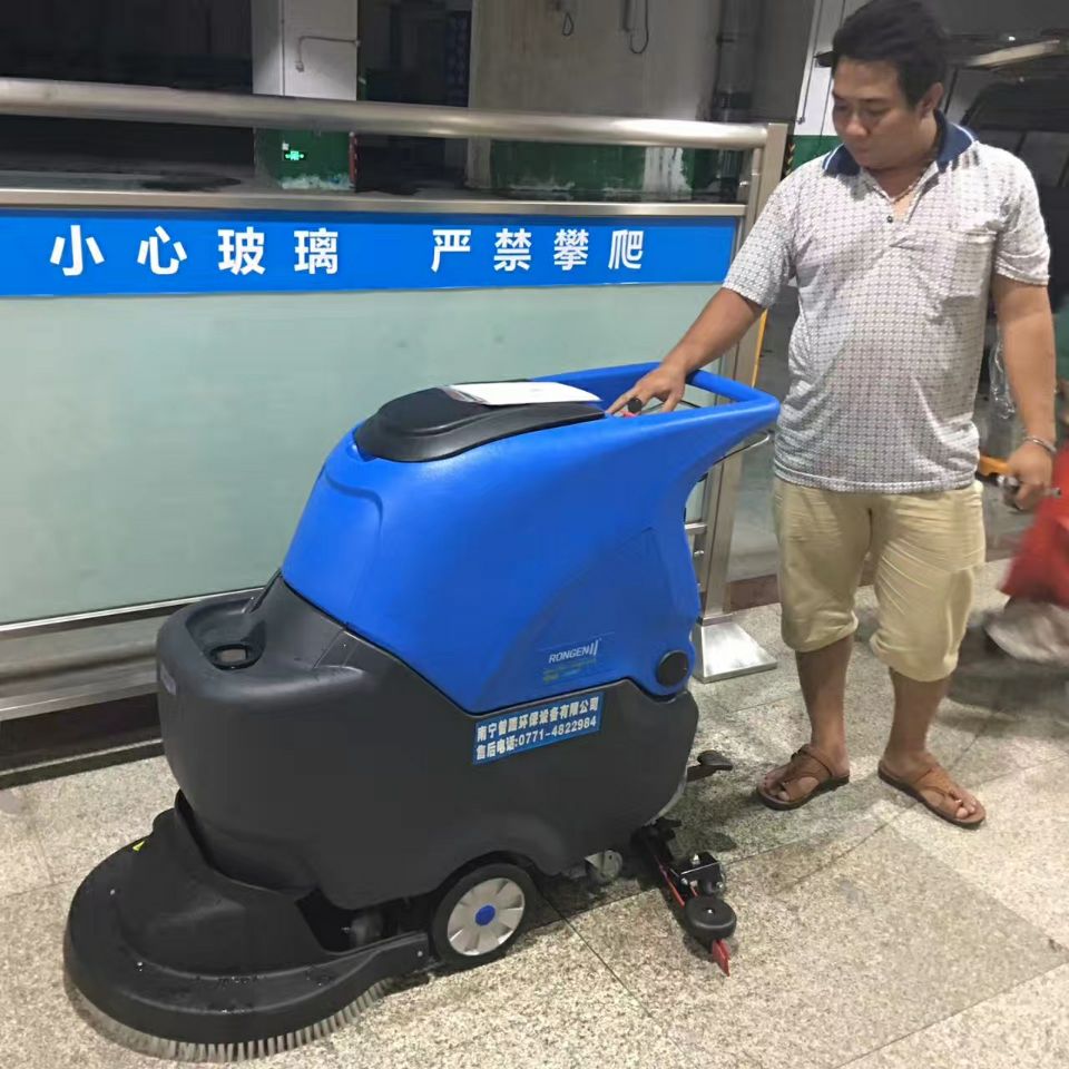 全自動洗地機生產廠家實力源自哪里？